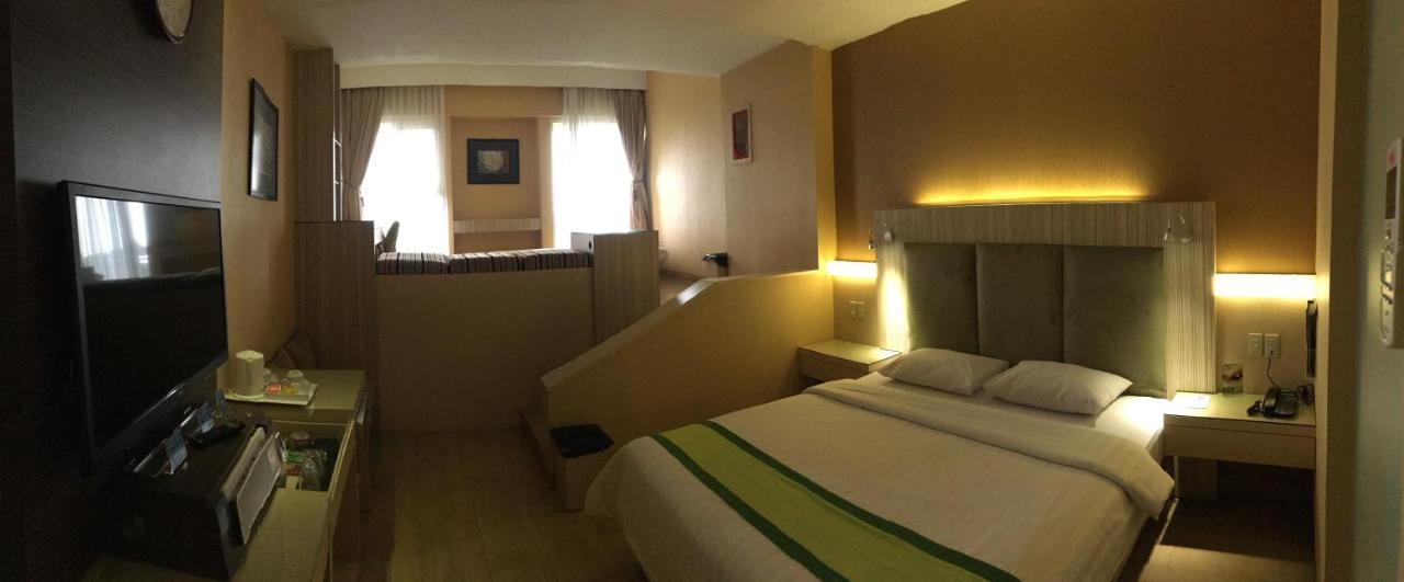 Hotel Wisata Niaga Purwokerto Esterno foto