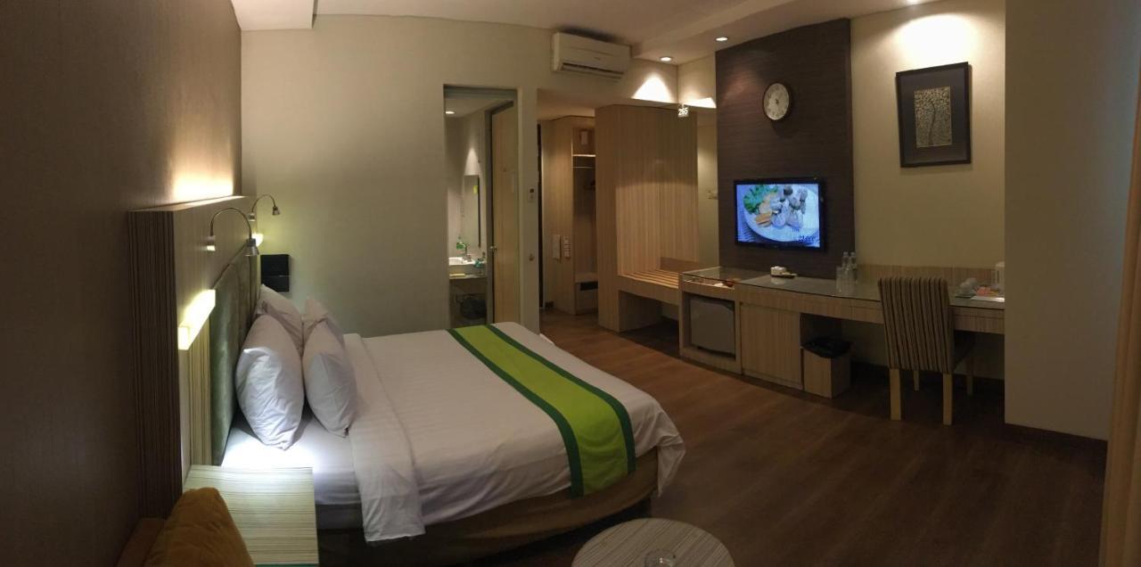 Hotel Wisata Niaga Purwokerto Esterno foto