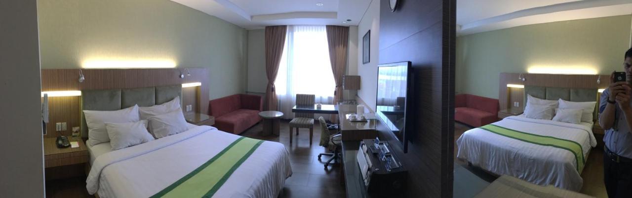 Hotel Wisata Niaga Purwokerto Esterno foto