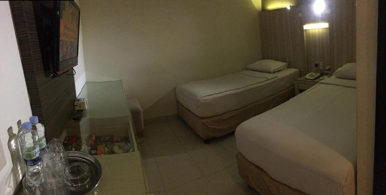 Hotel Wisata Niaga Purwokerto Esterno foto