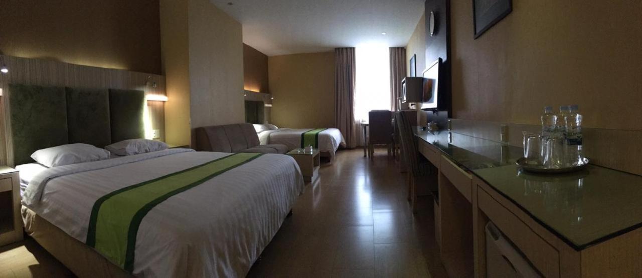 Hotel Wisata Niaga Purwokerto Esterno foto
