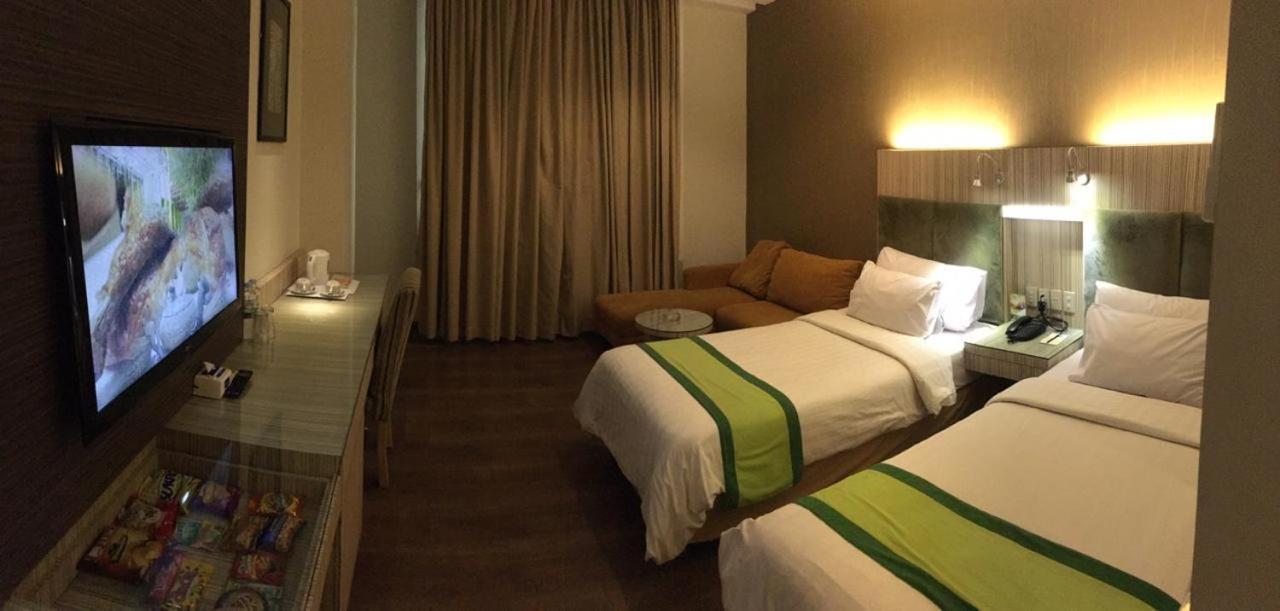 Hotel Wisata Niaga Purwokerto Esterno foto